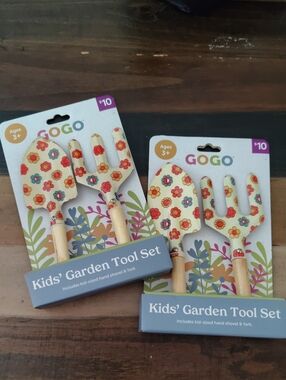 GOGO Kids Garden Tool Set - Cream with Red, Yellow & Blue Flowers